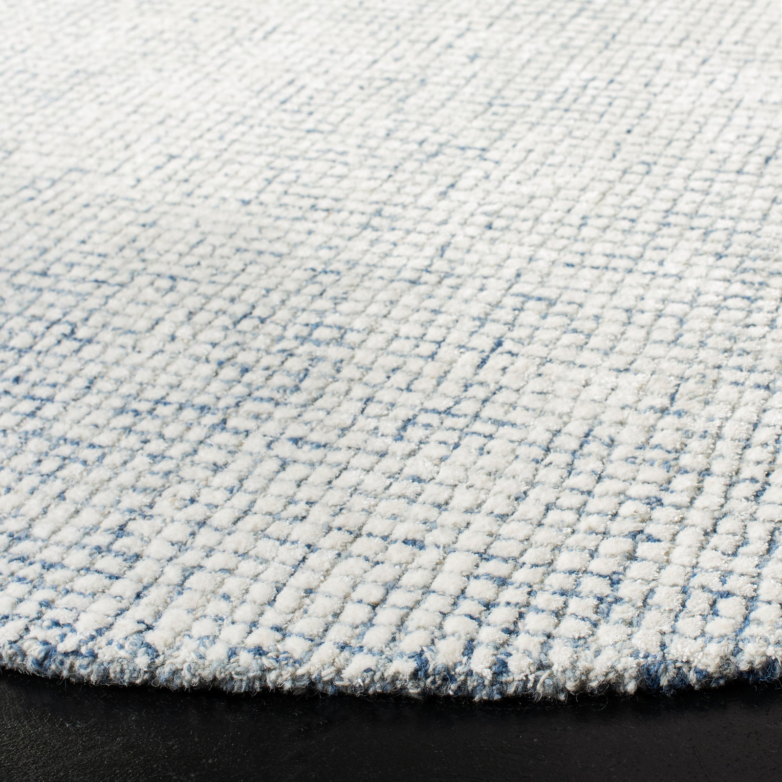 Rowe Handmade Tufted Ivory/Blue Rug, Rectangle 2'3" x 4'