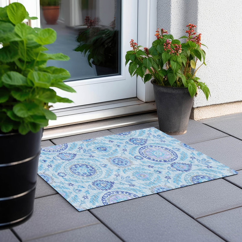 Mahaney Floral Indoor / Outdoor Rug, Rectangle 1'8" x 2'6"