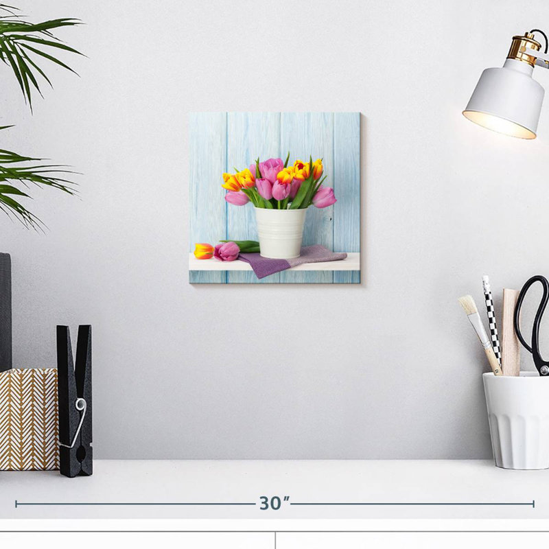 Tulipes dans un seau, H 10 po x l 10 po
