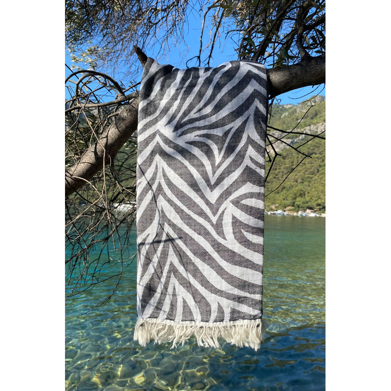 Luxurious 100% Cotton Fouta Beach Towel, 35.4 x 67.0 inches | High Water Absorbent, Soft & Lightweight (7.5 oz/yd²) | Machine Washable, Ideal for Beach, Pool, Spa, or Travel | Elegant White Design