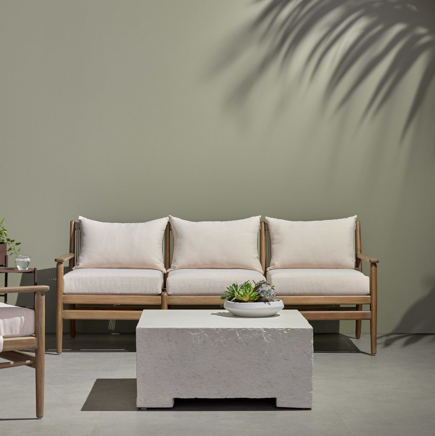 Yvonne 30'' Concrete Outdoor Coffee Table
