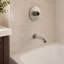 Ensemble de robinet de douche à trois fonctions, pomme de douche et douche à main avec 5 réglages de jet-113343550