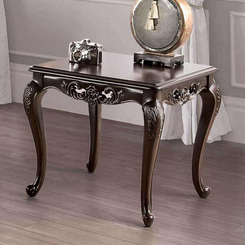 Table de bout de style traditionnel avec pieds courbés et structure en bois massif avec finition sculptée Java