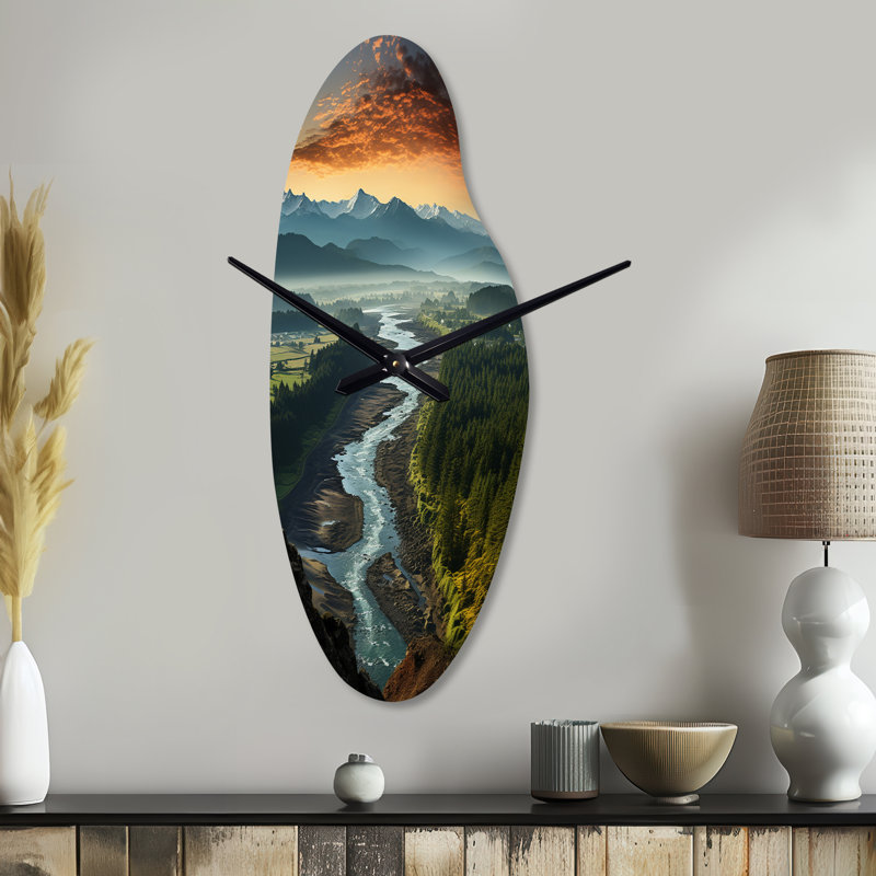 Oregon River Landscape III - horloge incurvée en métal jaune de l'Oregon, Grand