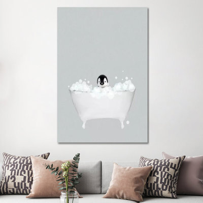 «Penguin Blue Bath» par Leah Straatsma - reproduction d'art