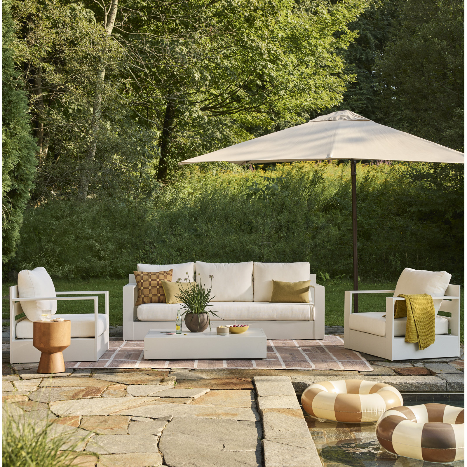 Ridgecrest 5-Person Complete Patio Set, White