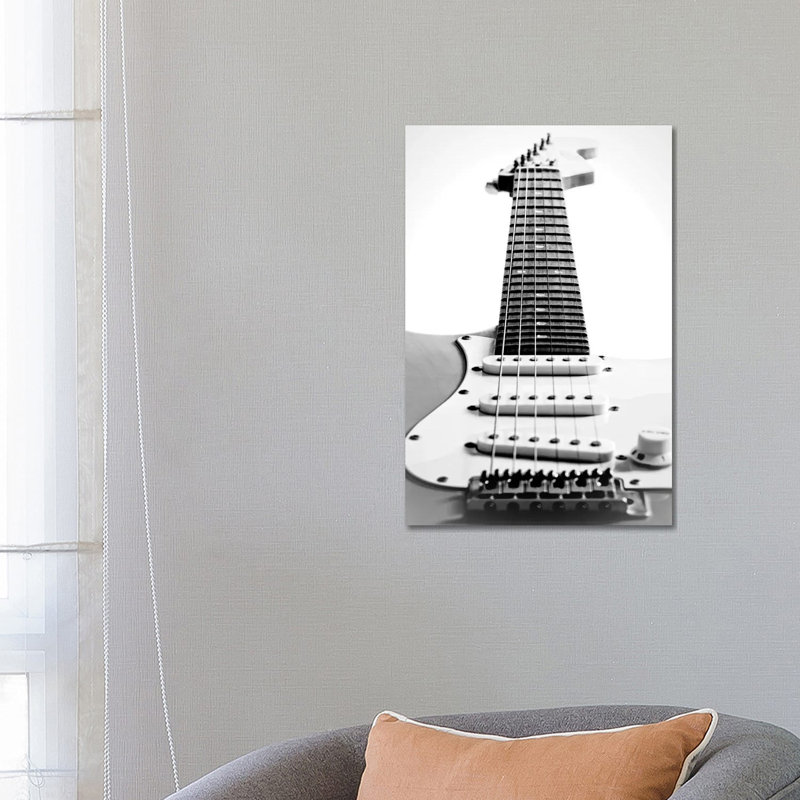 «Black and White Guitare Side» par Tom Quartermaine - photographie sur toile tendue, H 26 po x l 18 po x 1,5 po
