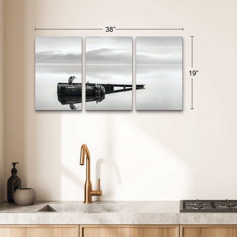 Ensemble de 3 panneaux muraux - «Heron On A Boat I» par George Digalakis, art mural sur toile pour le salon, la chambre à coucher ou le bureau 