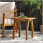 Charmante table d'appoint d'extérieur pour des moments de détente sur la terrasse et des cours élégantes.