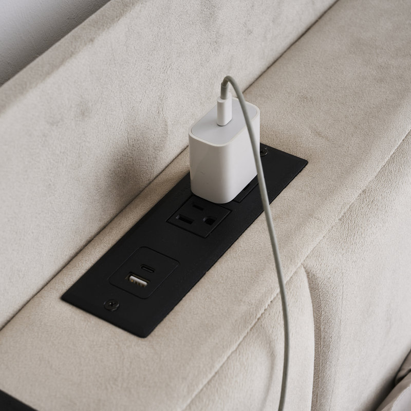 Upholstered Wingback with USB, White, Full / Double