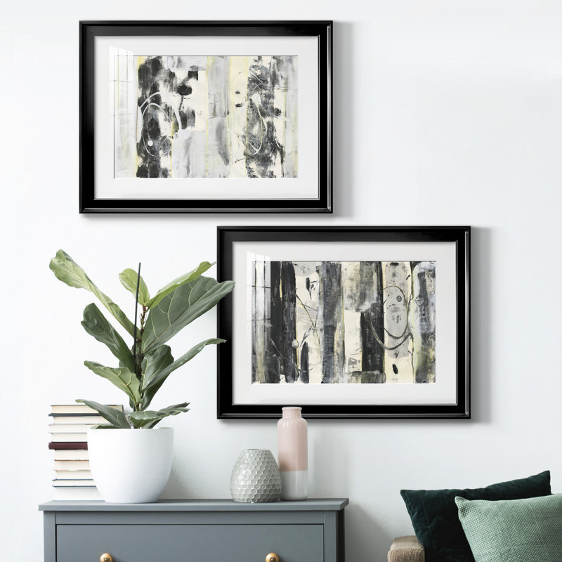 «Stand Tall I» - ensemble de 2 reproductions de cadres photo, H 24,5 po x l 37 po x P 1 po, Cadre noir