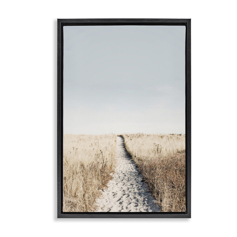 «Path with Sandy Footprints», toile flottante encadrée par Sissi et Seb, Cadre flottant noir de jais, H 31 po x l 21 po