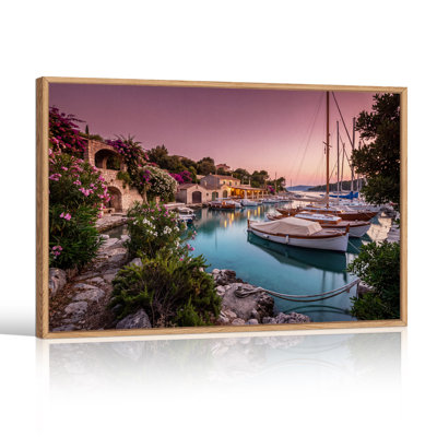 Voiliers amarrés et arche de pierre dans le port au crépuscule - Tableau sur toile