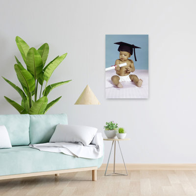 1960S, bébé afro-américain portant un bonnet de graduation et tenant un diplôme en éducation, art rétro classique rétro, art mural