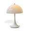 Petite lampe de table moderne en acrylique blanc avec abat-jour en acrylique pour le salon de la chambre à coucher, ampoule incluse