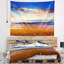 Plage, ciel nuageux et tapisserie côtière vibrante-28508313
