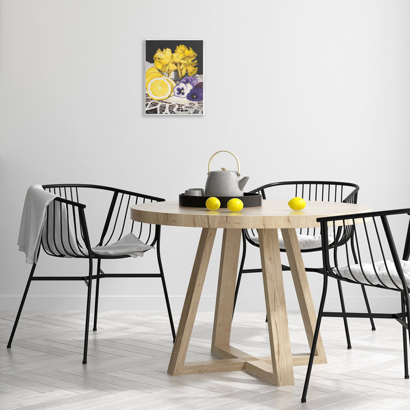 «Daffodils & Lemons Still Life» par Mardell Schuster
