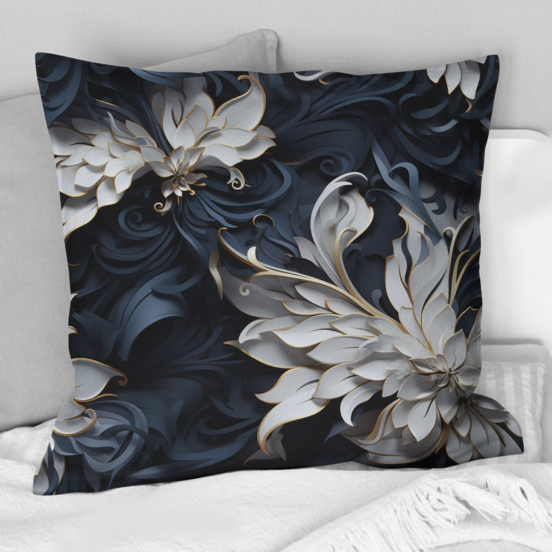 Coussin blanc et argent à motif cachemire blanc et argent, H 18 po x l 18 po