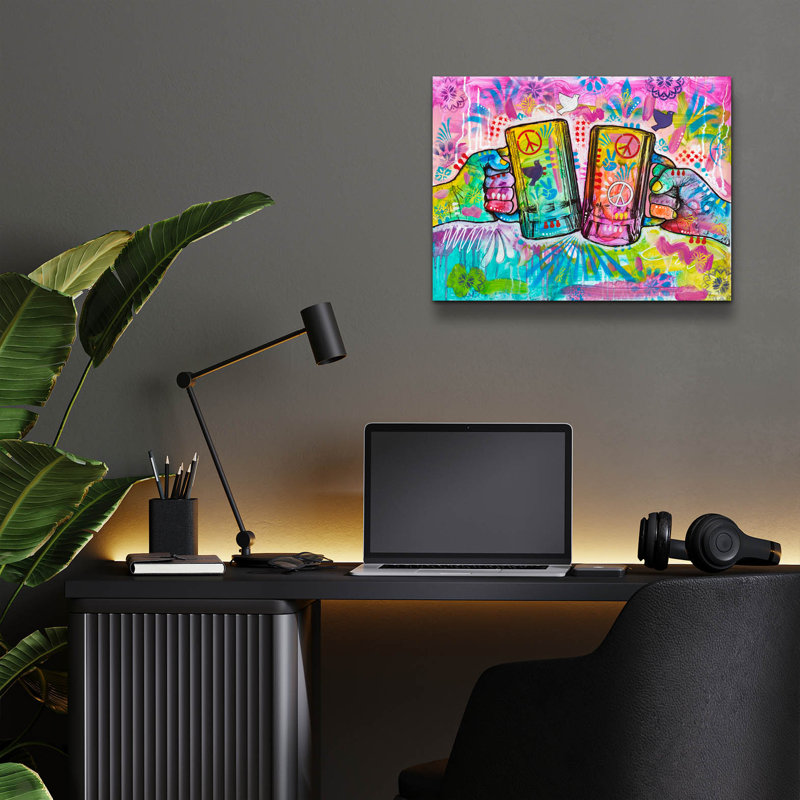 «Cheers - A Loureux Cup» par Dean Russo, art mural en verre acrylique, H 12 po x l 16 po x P 0,13 po