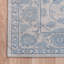 Tapis traditionnel urbain de couleur crème-423589471