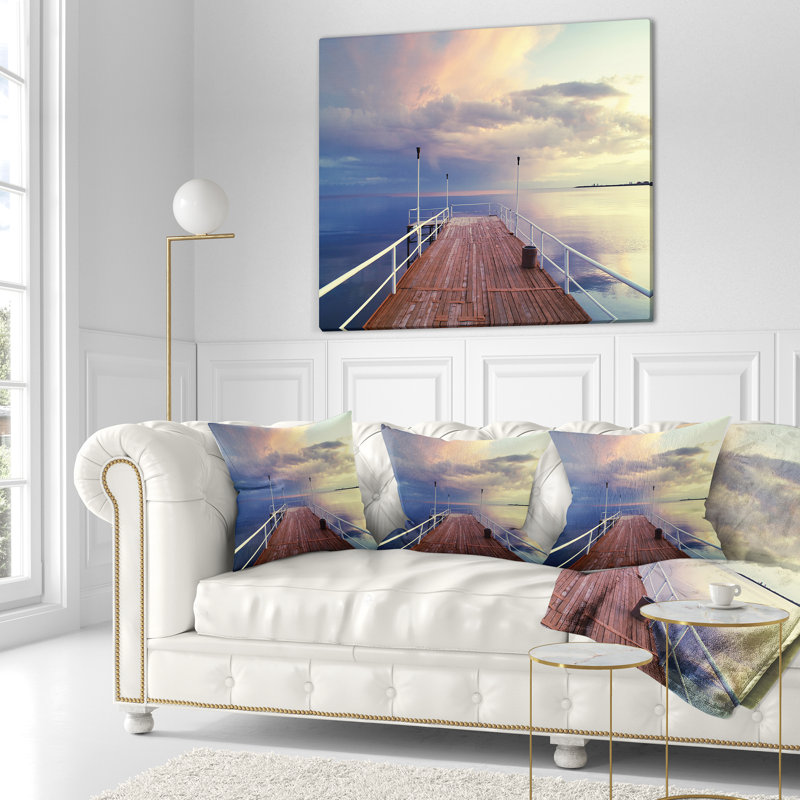 Coussin Pier Under Bright Sky, 18 po x 18 po, Coussin décoratif