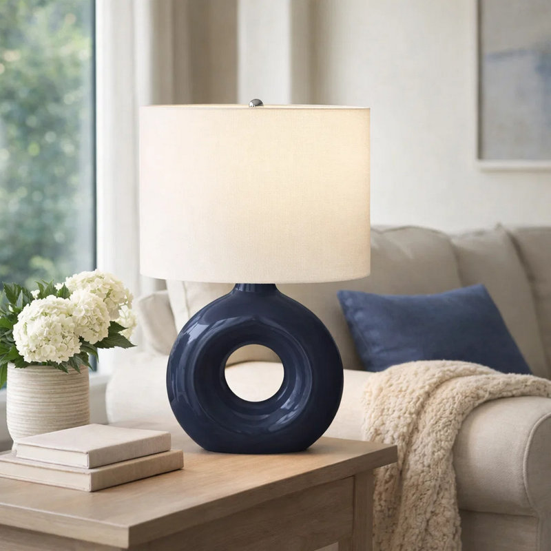 Lampe de table Vono, 24 po, base en céramique bleue, abat-jour en lin ivoire, Bleu