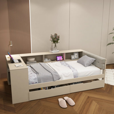 Lit plateforme simple en bois avec tablettes de rangement, ports USB et bureau