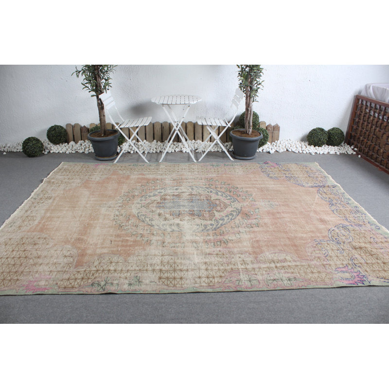 Grand tapis turc Oushak rétro dans des tons discrets pour un décor de salon spacieux