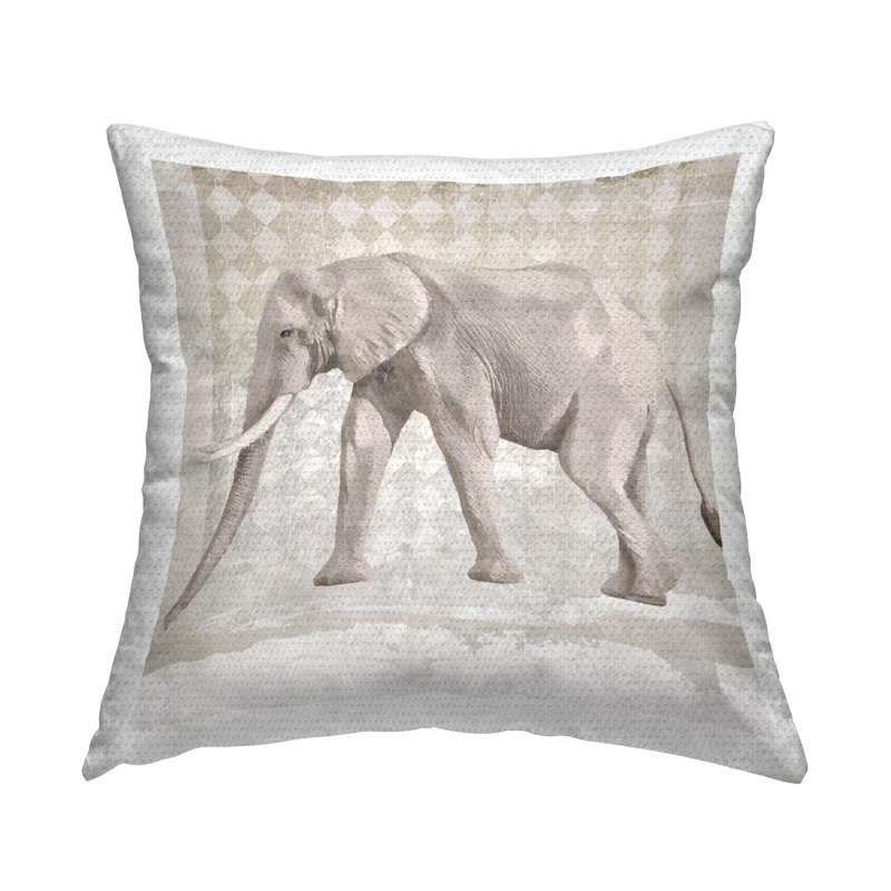 Coussin d'extérieur à motif d'éléphant à motif de losanges par Karen Smith