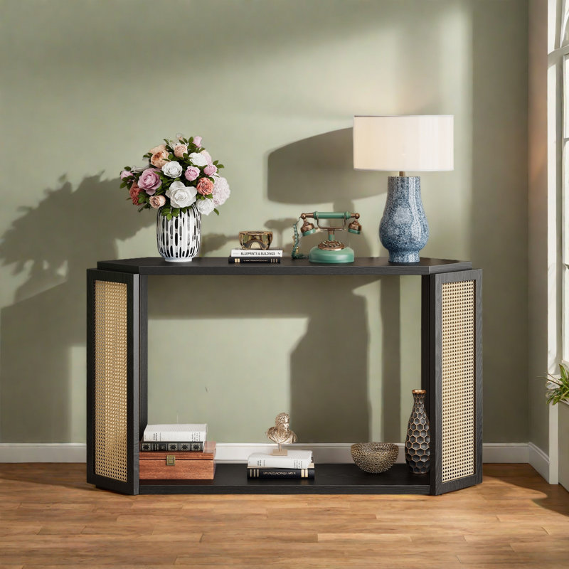 Console étroite avec un dessus irrégulier unique, une table d'entrée avec une tablette ouverte, un canapé en rotin pour le couloir du salon et l'entrée