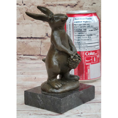 Sculpture originale signée en forme de panier de lapin W.