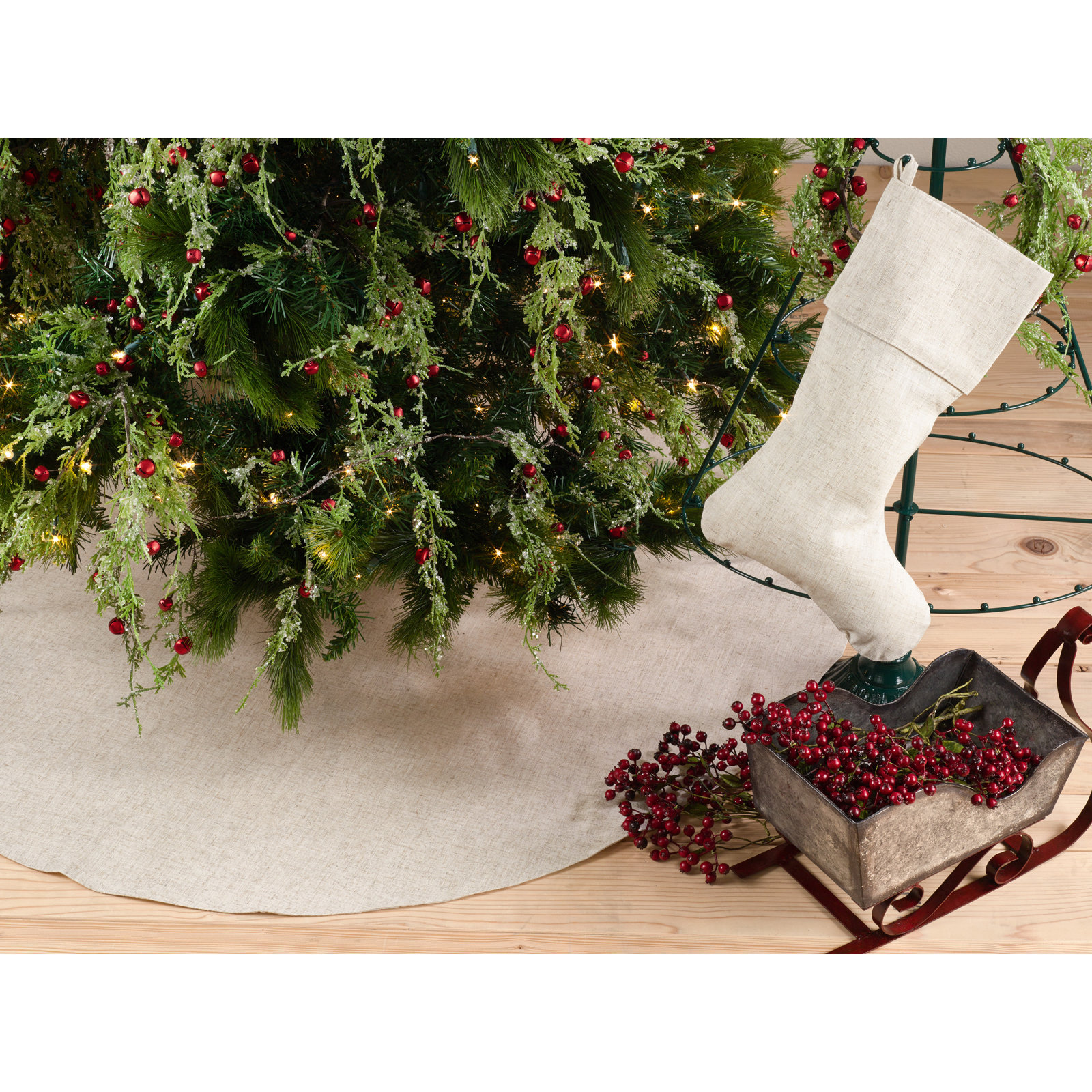 Nylah Tree Skirt, 56", Natural/Red Piping
