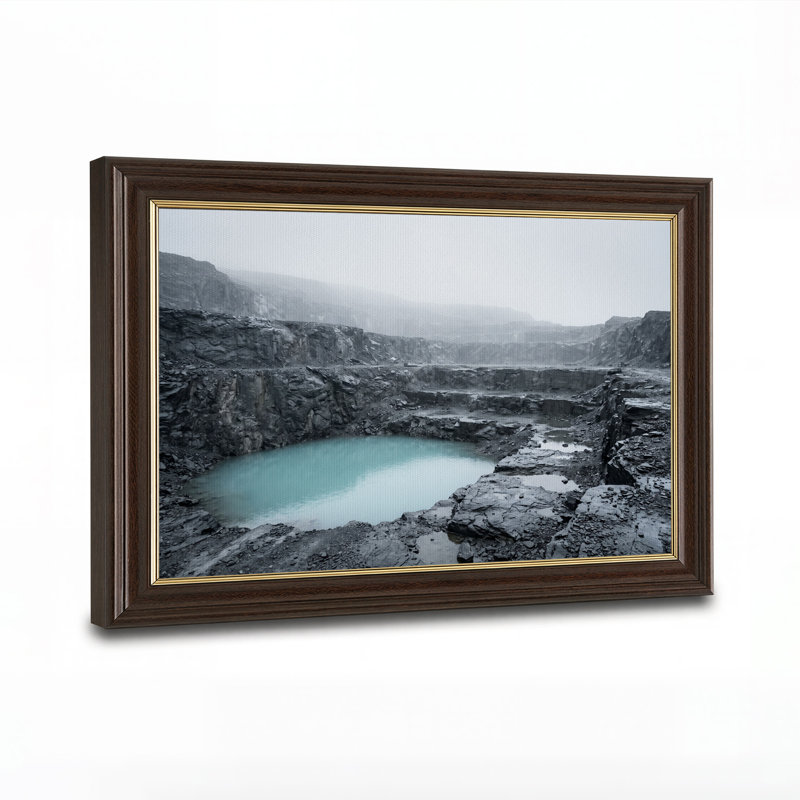 Tableau sur toile représentant un lac turquoise au milieu d'un terrain rocheux sombre, 12"H x 18"W