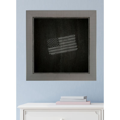 Tableau noir fixé au mur