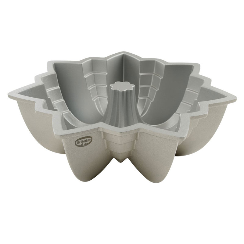 Fluted cake pan cake tin star