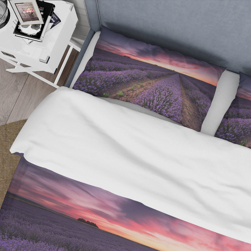 Sunrise & Dramatic Clouds Over Lavender Field IX - Ensemble de housse de couette Farmhouse - Microfibre de polyester