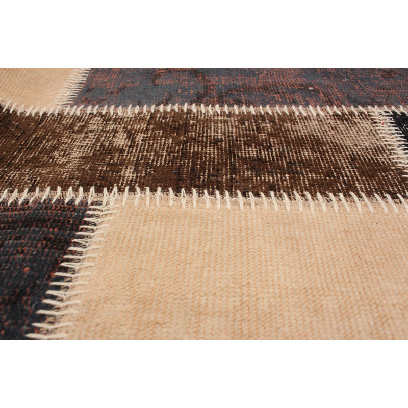 Tapis unique en laine noué à la main brun et beige style années 2010 de 5 pi 7 po x 7 pi 10 po Kerynie