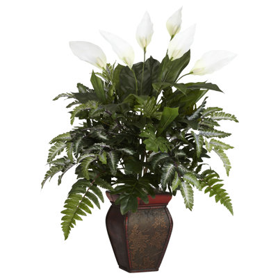 Mélange de plantes vertes et de spathyphillum en soie avec vase décoratif