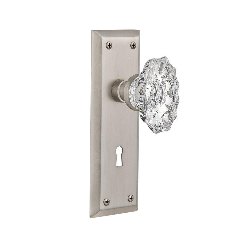 Plaque New York avec trou de serrure décoratif et poignée de porte de château, 2 3/8 po, Nickel satiné