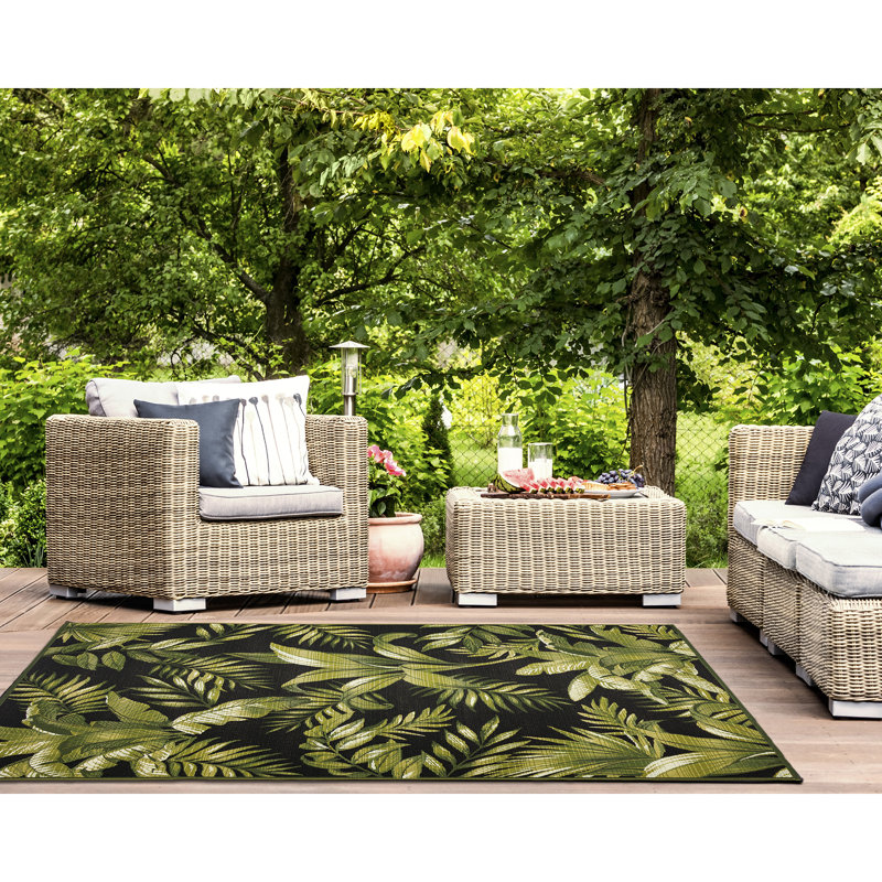 Tapis intérieur / extérieur noir Striplin, Rectangle 7 pi 10 po x 9 pi 10 po