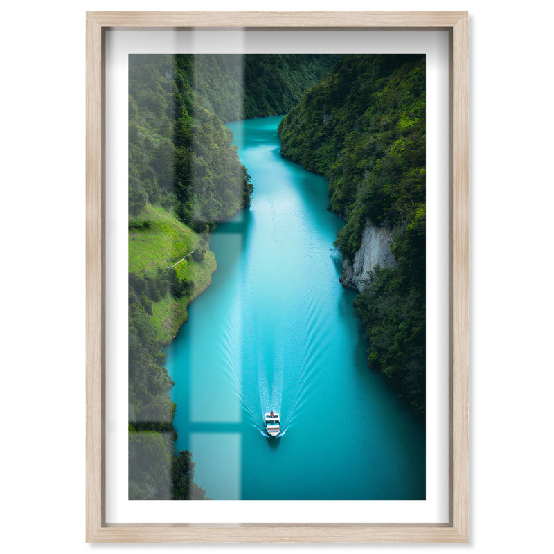 «Rio Dulce Waters Shadowbox» par Notoriart, H 37 po x l 25 po, Crème, crème