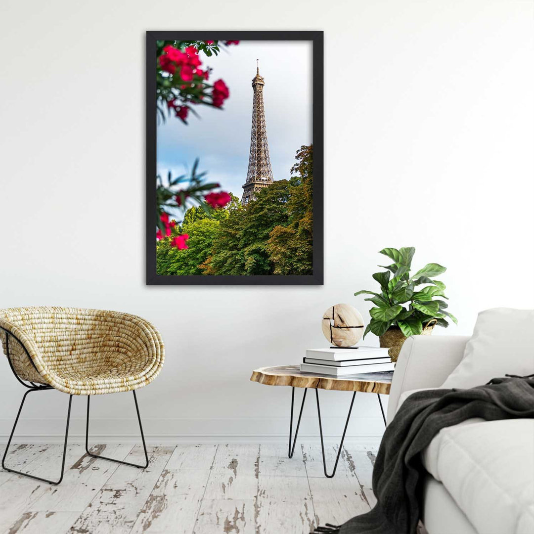 Gerahmter Fotodruck Eiffel Tower anda Flower