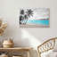 Art mural sur toile de palmiers noir et blanc et eau turquoise sur sable-1437600767