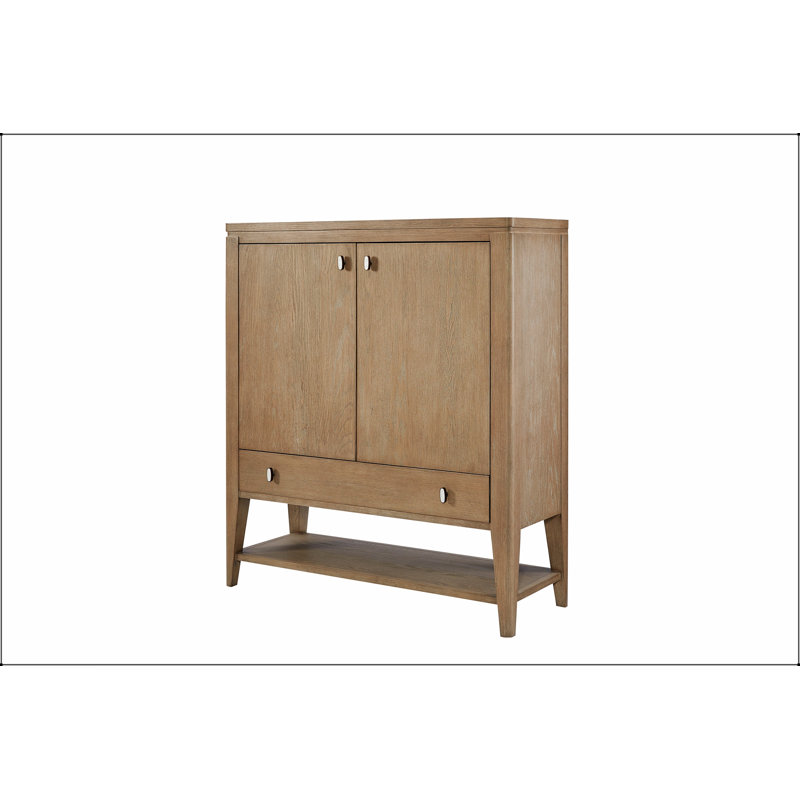 Commode de porte à finition caramel avec charnières à fermeture en douceur et rangement à compartiments multiples pour les intérieurs modernes et transitionnels