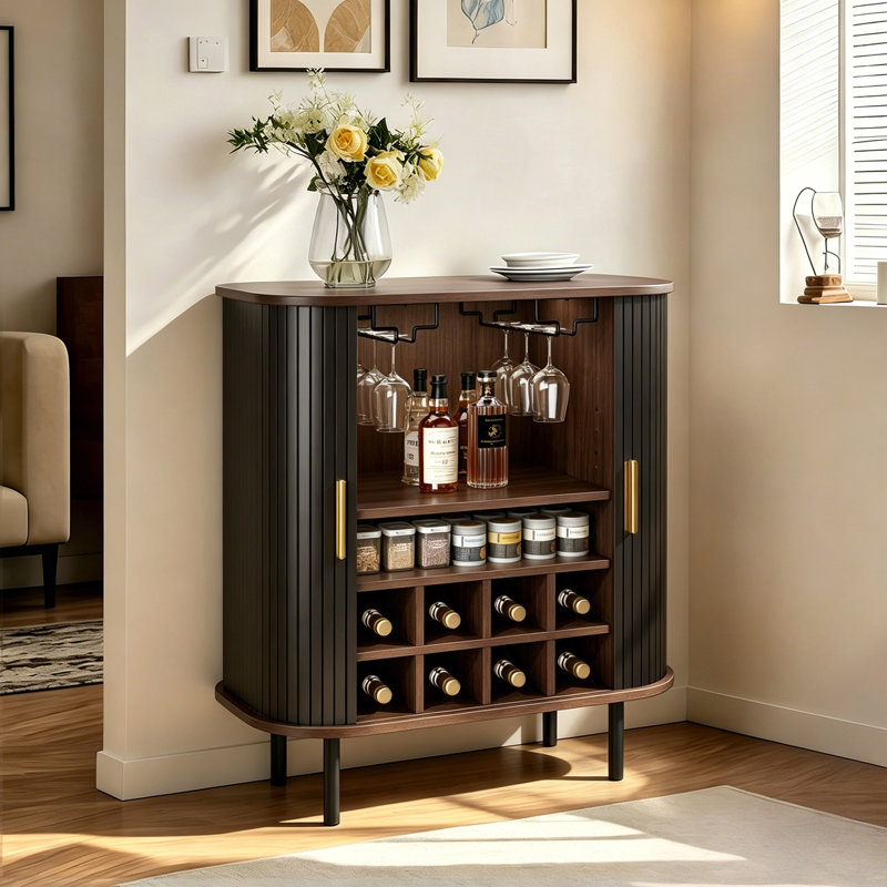 Buffet de bar à vin moderne cannelé 28,35 "avec tablettes réglables et rangement caché , Noir