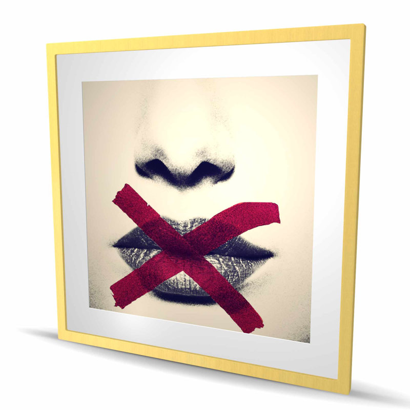 Grayscale Lips with Red X - Modern sépia, reproduction encadrée, H 36 po x l 36 po, Doré