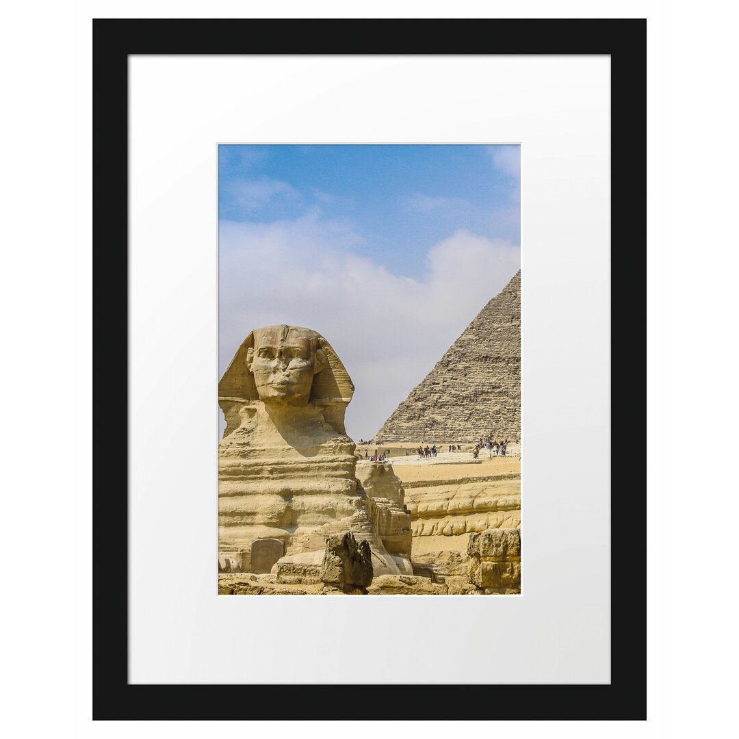 Gerahmtes Poster Sphinx von Gizeh mit Pyramide