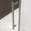 Porte de douche pivotante en verre trempé avec finition nickel brossé, ouverture vers l'extérieur, arrêt à 105 degrés pour plus de sécurité et de style