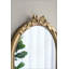 Miroir arqué de style baroque avec finition luxueuse et volutes complexes pour une décoration intérieure élégante-1265465192