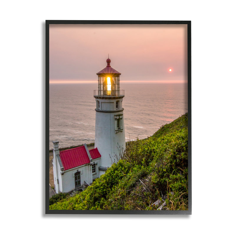 Phare au coucher du soleil encadré sur bois par Jeff Poe, photographie, H 14 po x l 11 po x P 1,5 po